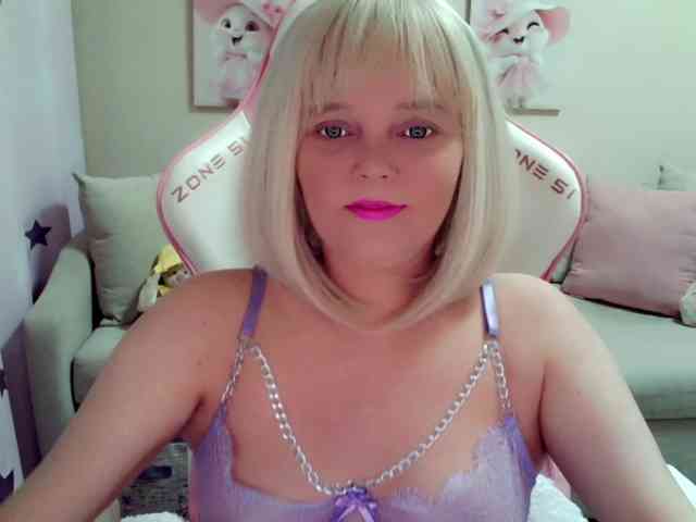 ChristieRoses webcam