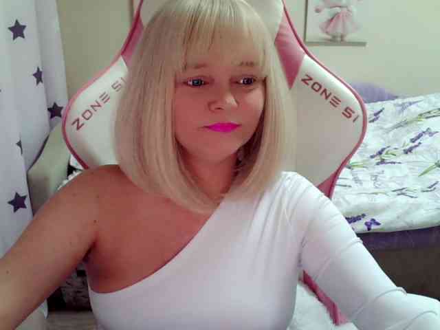 ChristieRoses webcam