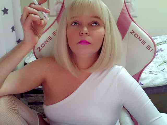 ChristieRoses webcam