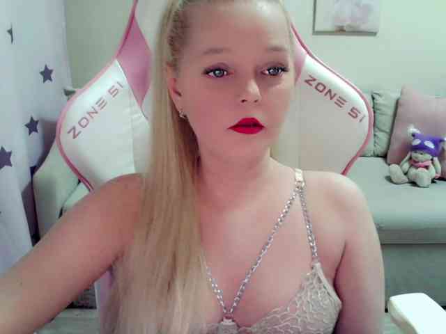 ChristieRoses webcam