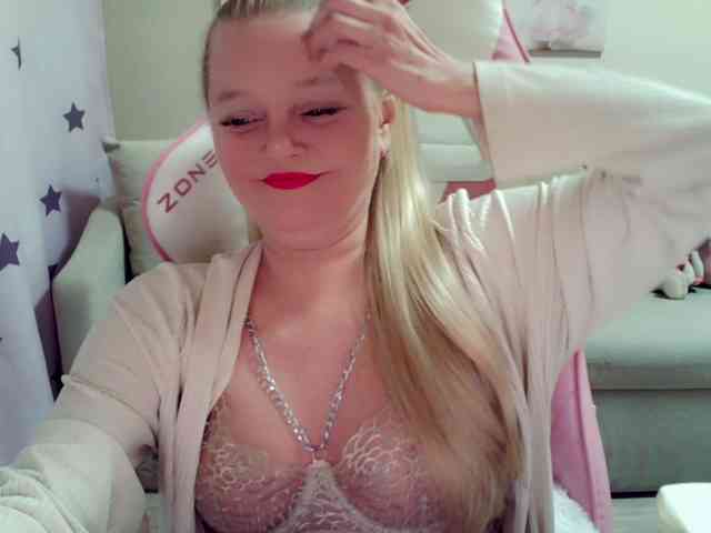 ChristieRoses webcam