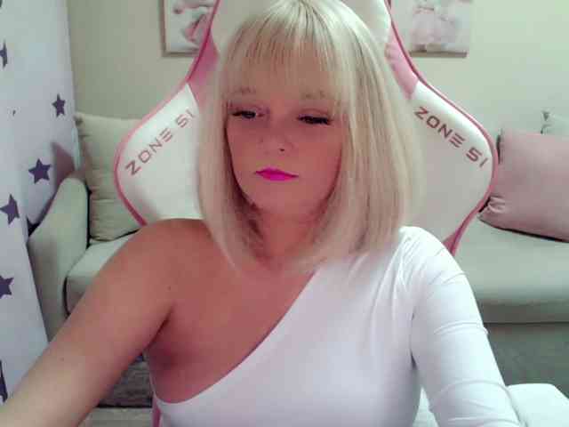 ChristieRoses webcam