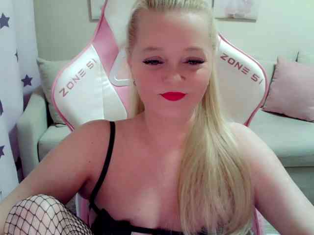 ChristieRoses webcam