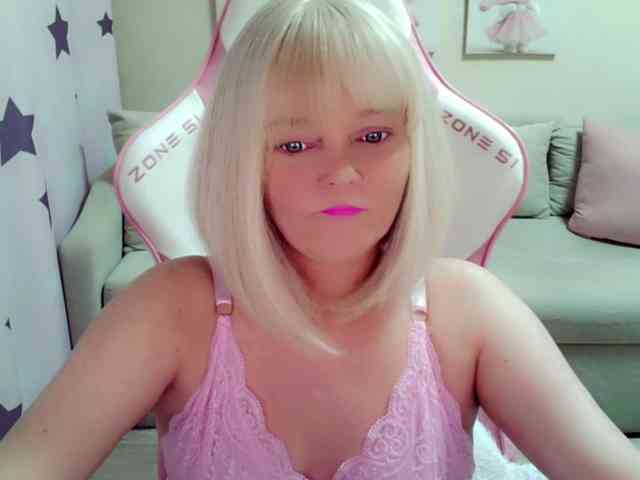 ChristieRoses webcam