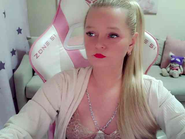 ChristieRoses webcam