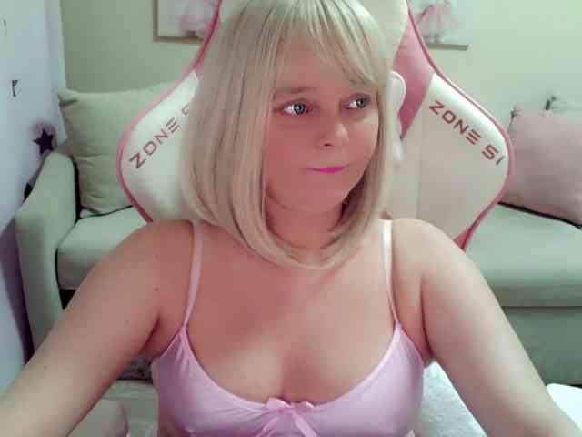 ChristieRoses webcam
