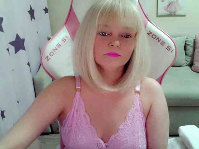 ChristieRoses webcam