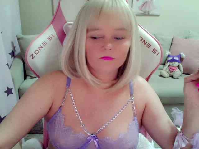 ChristieRoses webcam