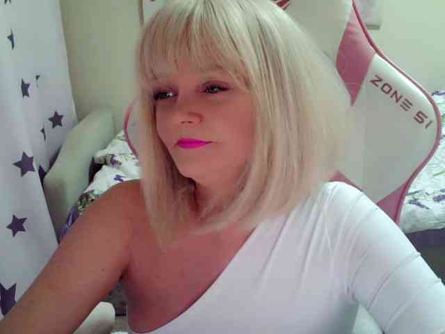 ChristieRoses webcam