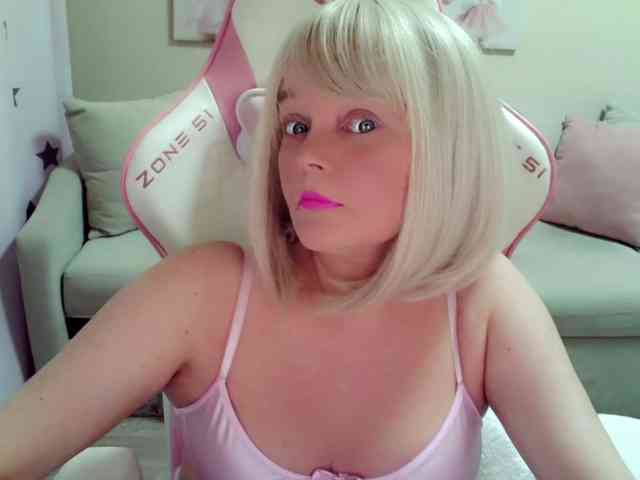 ChristieRoses webcam