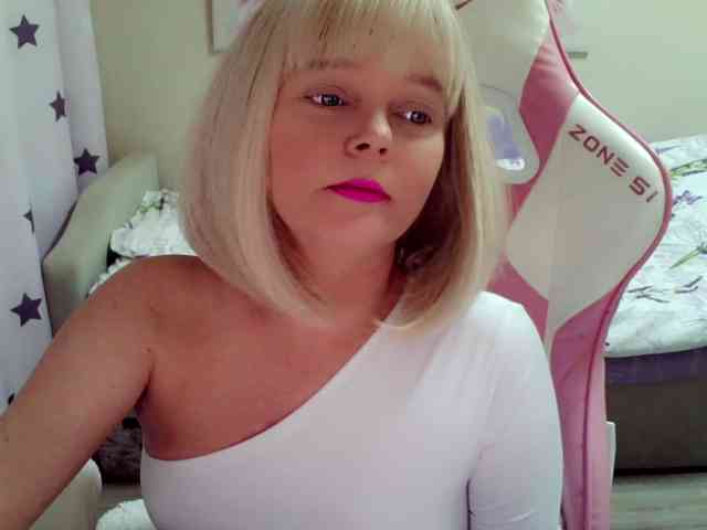 ChristieRoses webcam