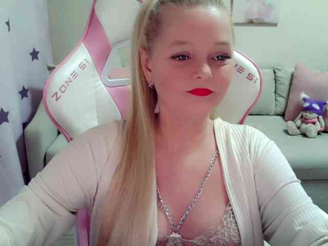 ChristieRoses webcam