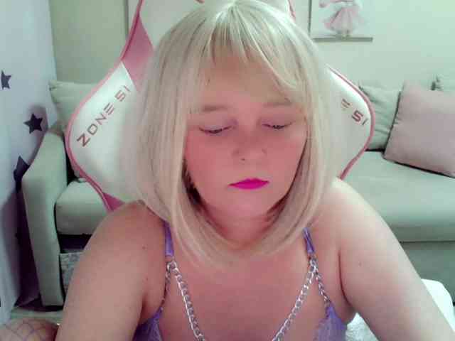 ChristieRoses webcam