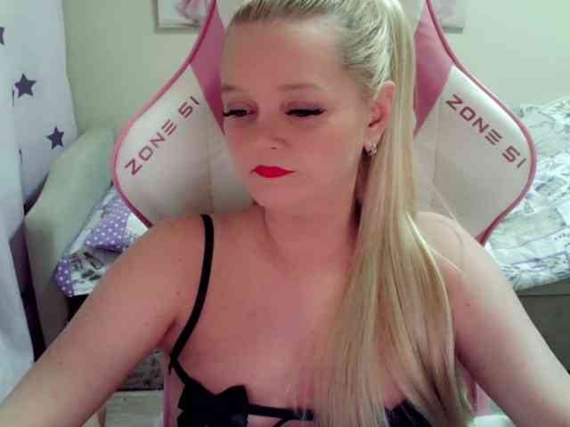 ChristieRoses webcam