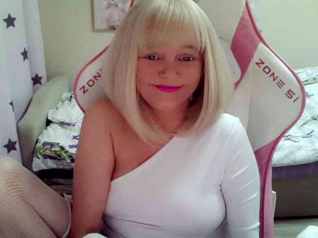 ChristieRoses webcam