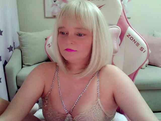 ChristieRoses webcam