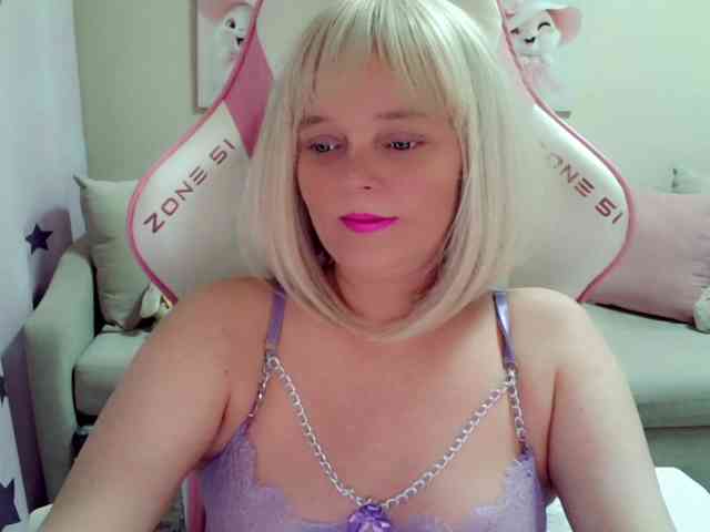 ChristieRoses webcam
