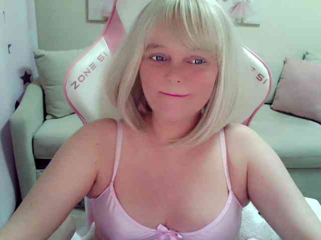 ChristieRoses webcam