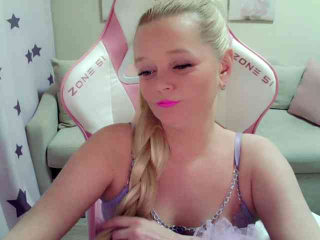 ChristieRoses webcam