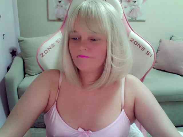 ChristieRoses webcam