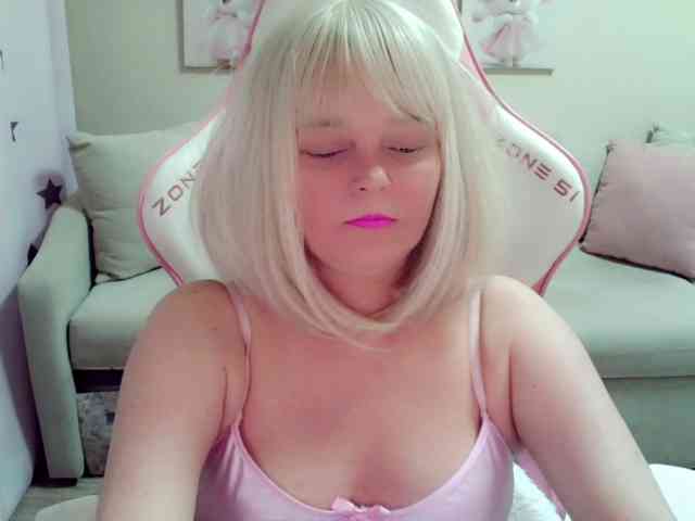 ChristieRoses webcam