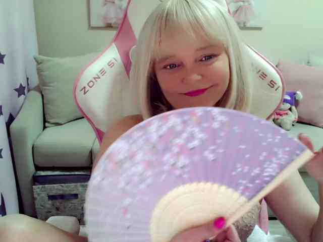 ChristieRoses webcam