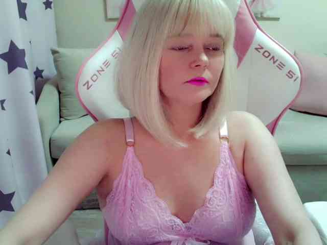 ChristieRoses webcam