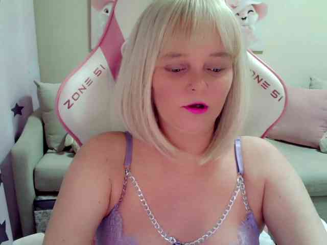 ChristieRoses webcam