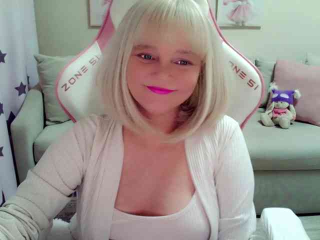 ChristieRoses webcam