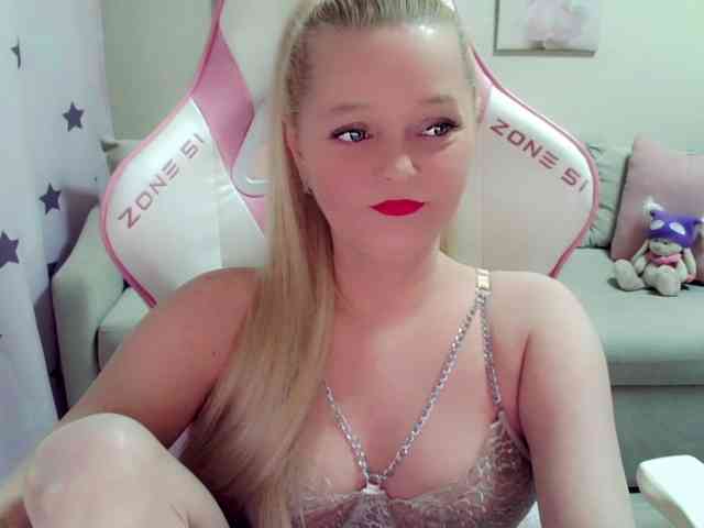 ChristieRoses webcam