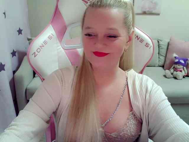 ChristieRoses webcam