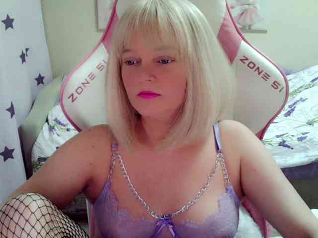 ChristieRoses webcam