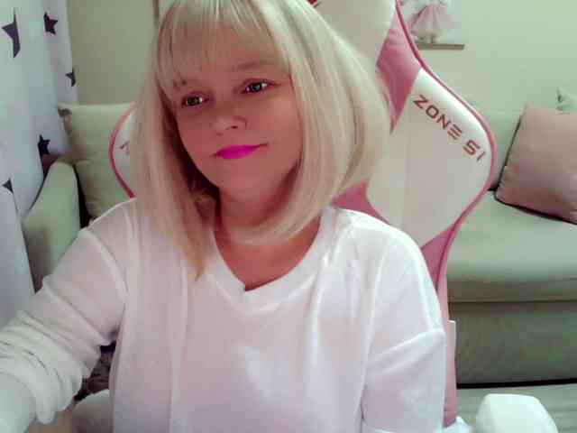 ChristieRoses webcam