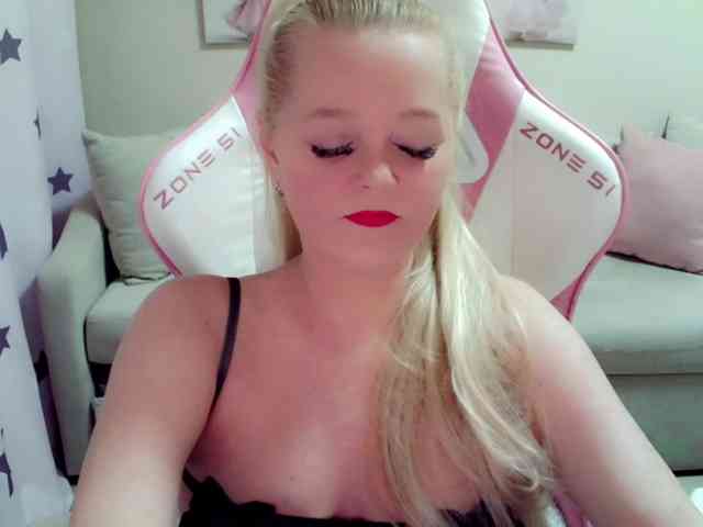 ChristieRoses webcam