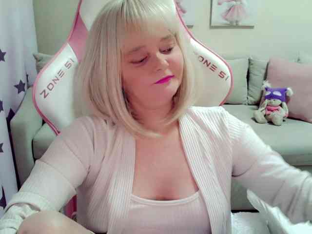 ChristieRoses webcam
