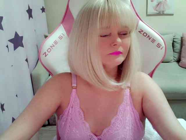 ChristieRoses webcam