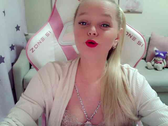 ChristieRoses webcam