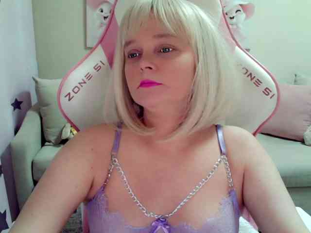 ChristieRoses webcam