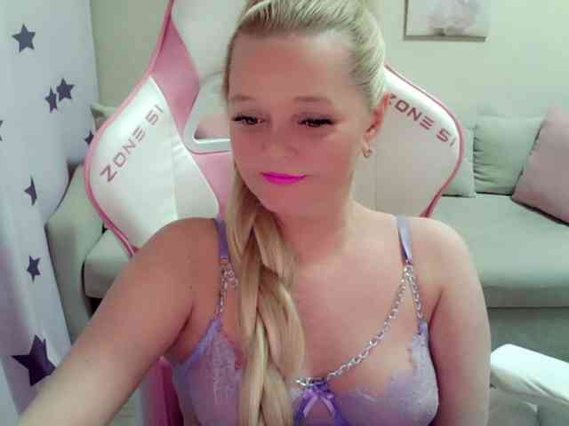 ChristieRoses webcam