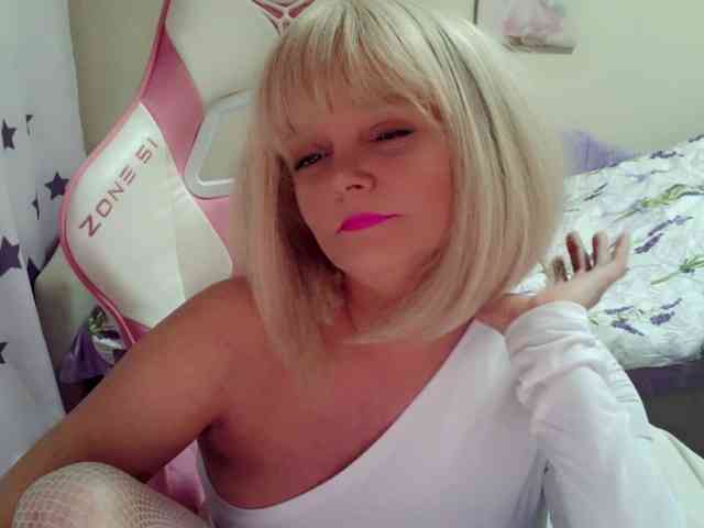 ChristieRoses webcam