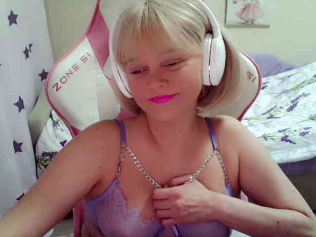 ChristieRoses webcam