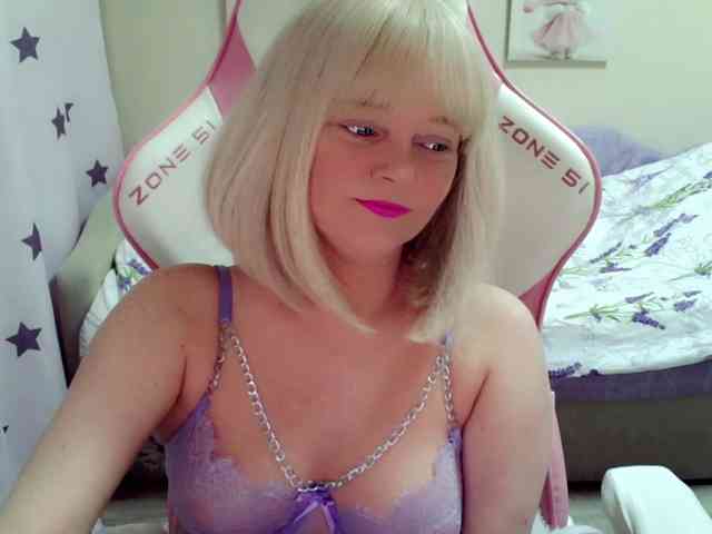 ChristieRoses webcam