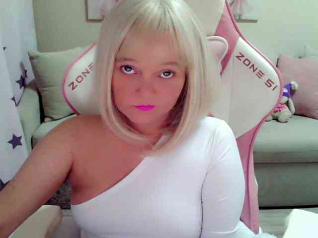 ChristieRoses webcam