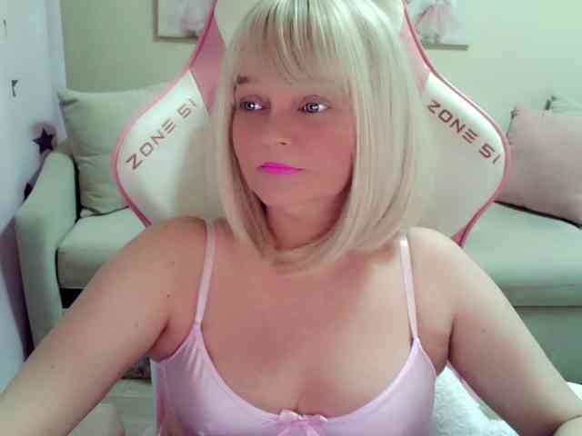 ChristieRoses webcam