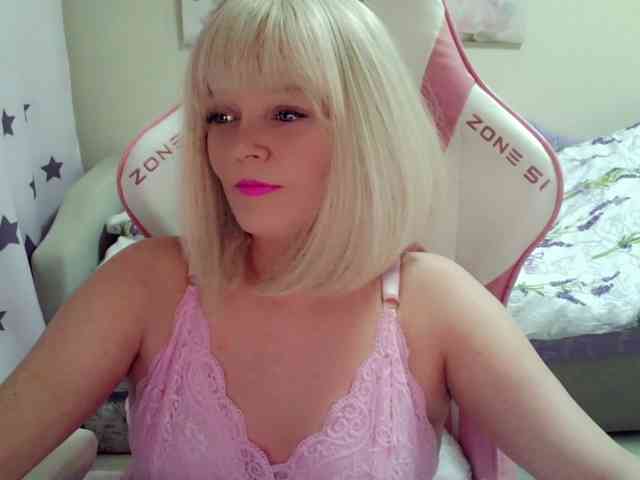 ChristieRoses webcam