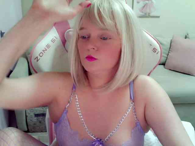 ChristieRoses webcam