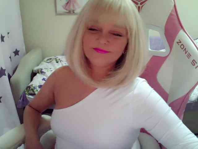 ChristieRoses webcam