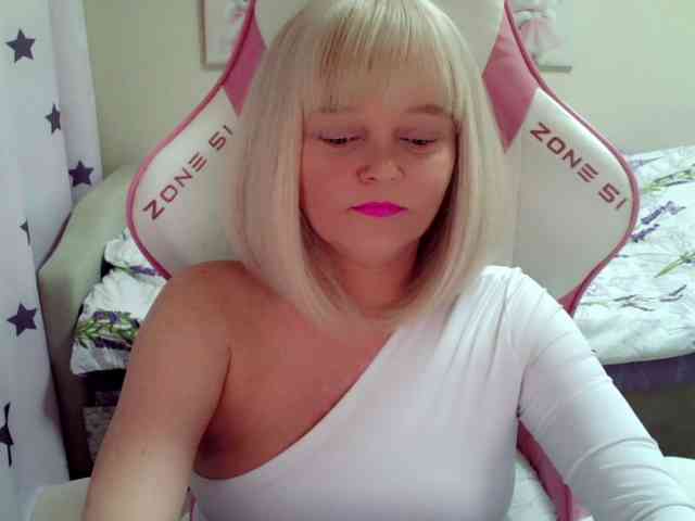 ChristieRoses webcam