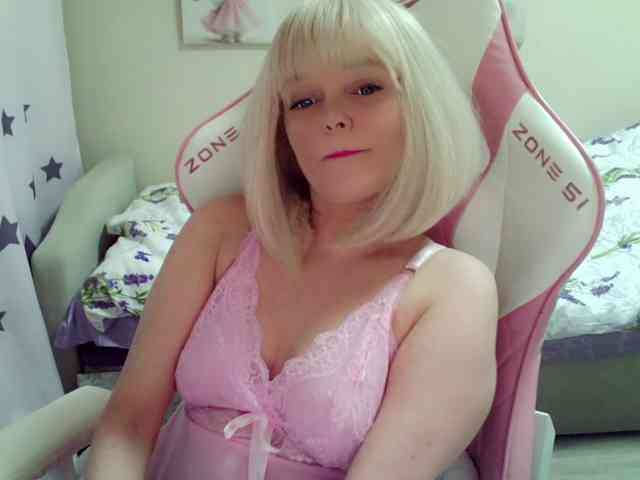 ChristieRoses webcam