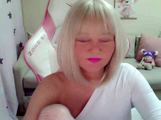 ChristieRoses webcam